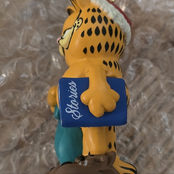 Garfield Hallmark Ornament- Bedtime Story, 1992, NIB - Picture 5 of 13